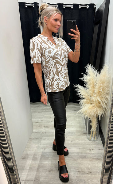 Seen tee 9 - floral reverie mountain trail