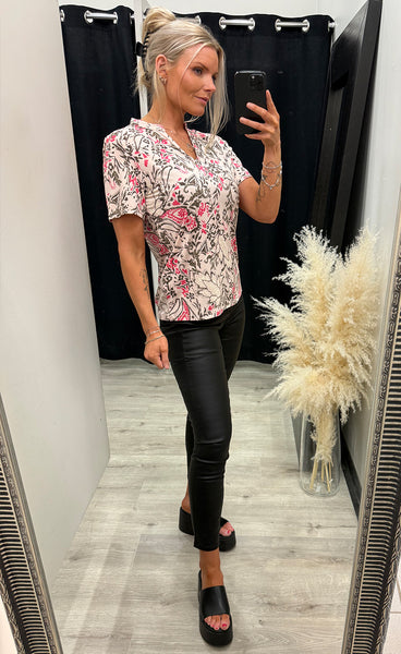 Seen tee 9 - femi bouquet lotus