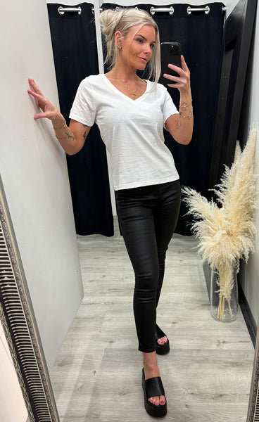 Palmer v-neck tee - cloud dancer