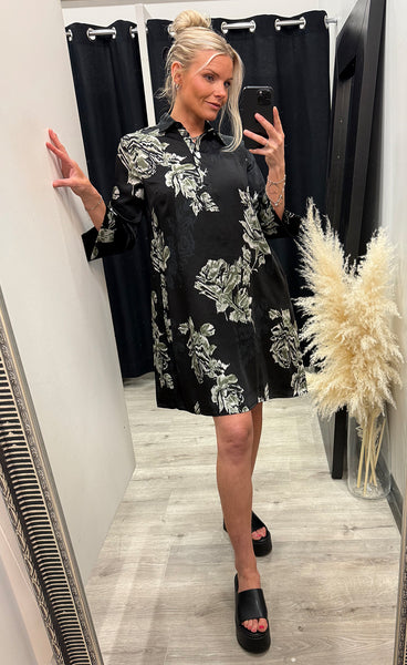 LOVE441-45 - black flower