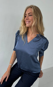Moe v-neck satin - dove blue