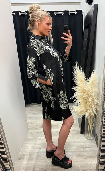 LOVE441-45 - black flower