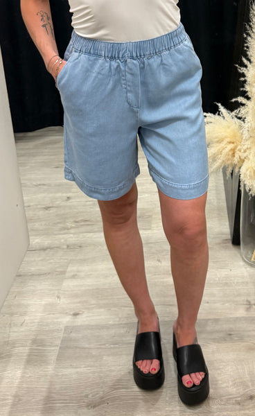 Christa shorts - light blue denim