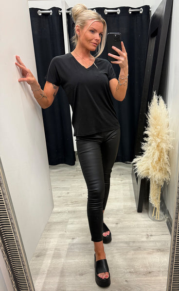 Fenya modal v-neck tee - black