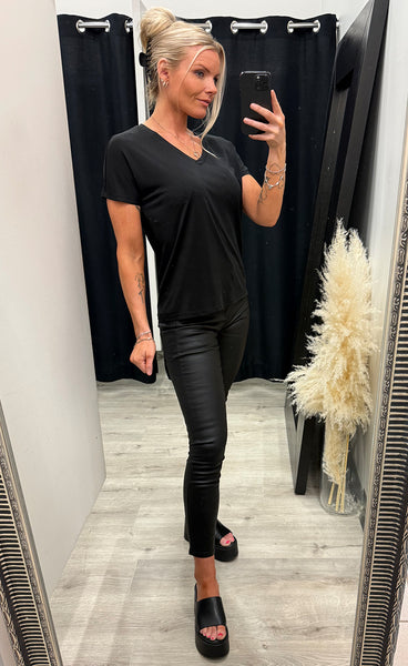 Fenya modal v-neck tee - black