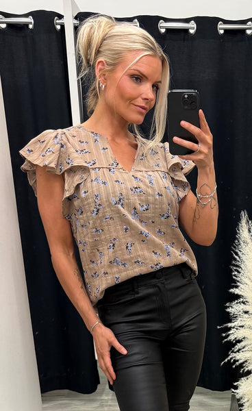 Easa blouse 1 - mountain with blue flowers