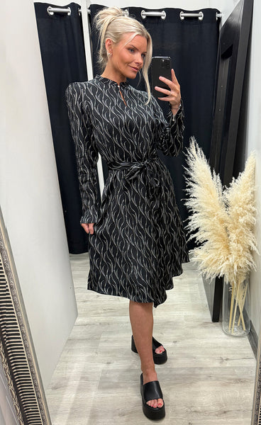 Acara Liriana dress - wavy print black