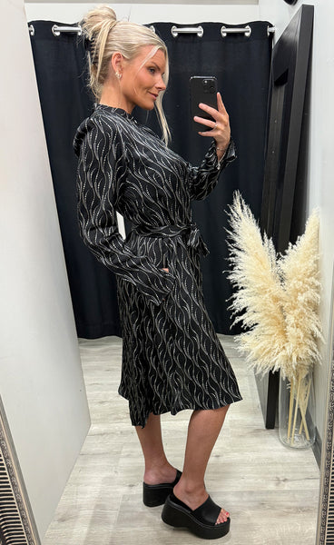Acara Liriana dress - wavy print black