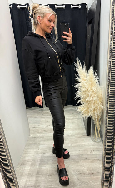 Crop hettupeysa 9887 - black