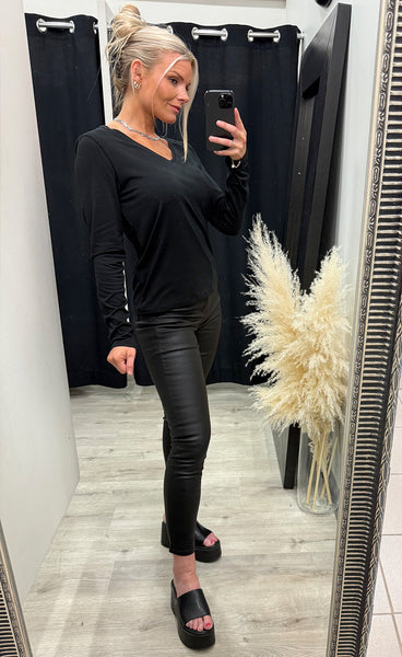 Clea tee 2 - black