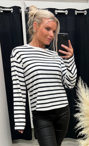 Bree tee 1 - white w. salute stripe