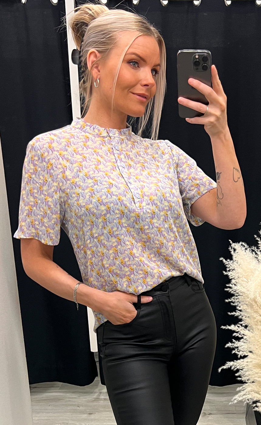 Henriet rikkelie - blue flower