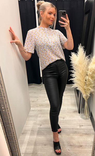 Henriet rikkelie - blue flower