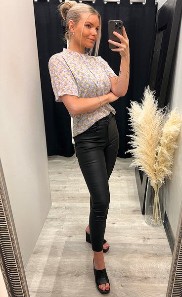 Henriet rikkelie - blue flower