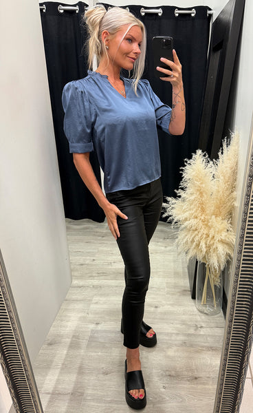 Moe v-neck satin - dove blue