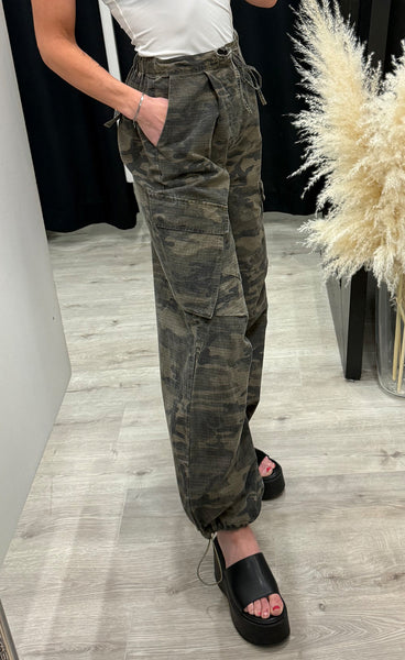 CONTINUE Cassie pants - camouflage