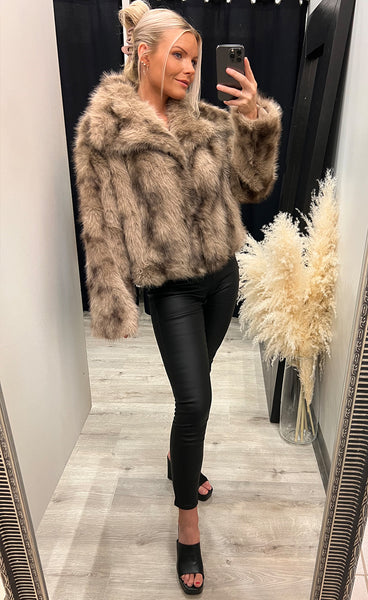 Victoria loðjakki - brown mix