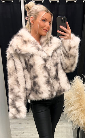 Victoria loðjakki - white mix