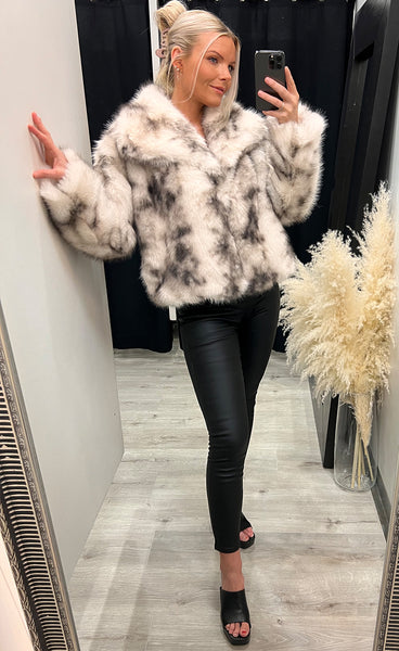 Victoria loðjakki - white mix