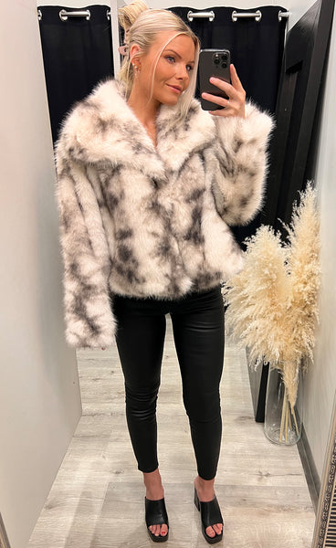 Victoria loðjakki - white mix