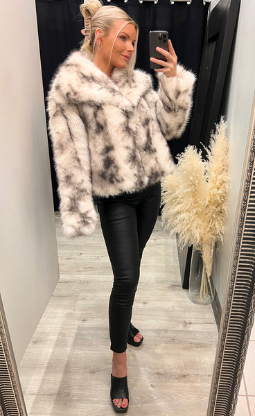 Victoria loðjakki - white mix