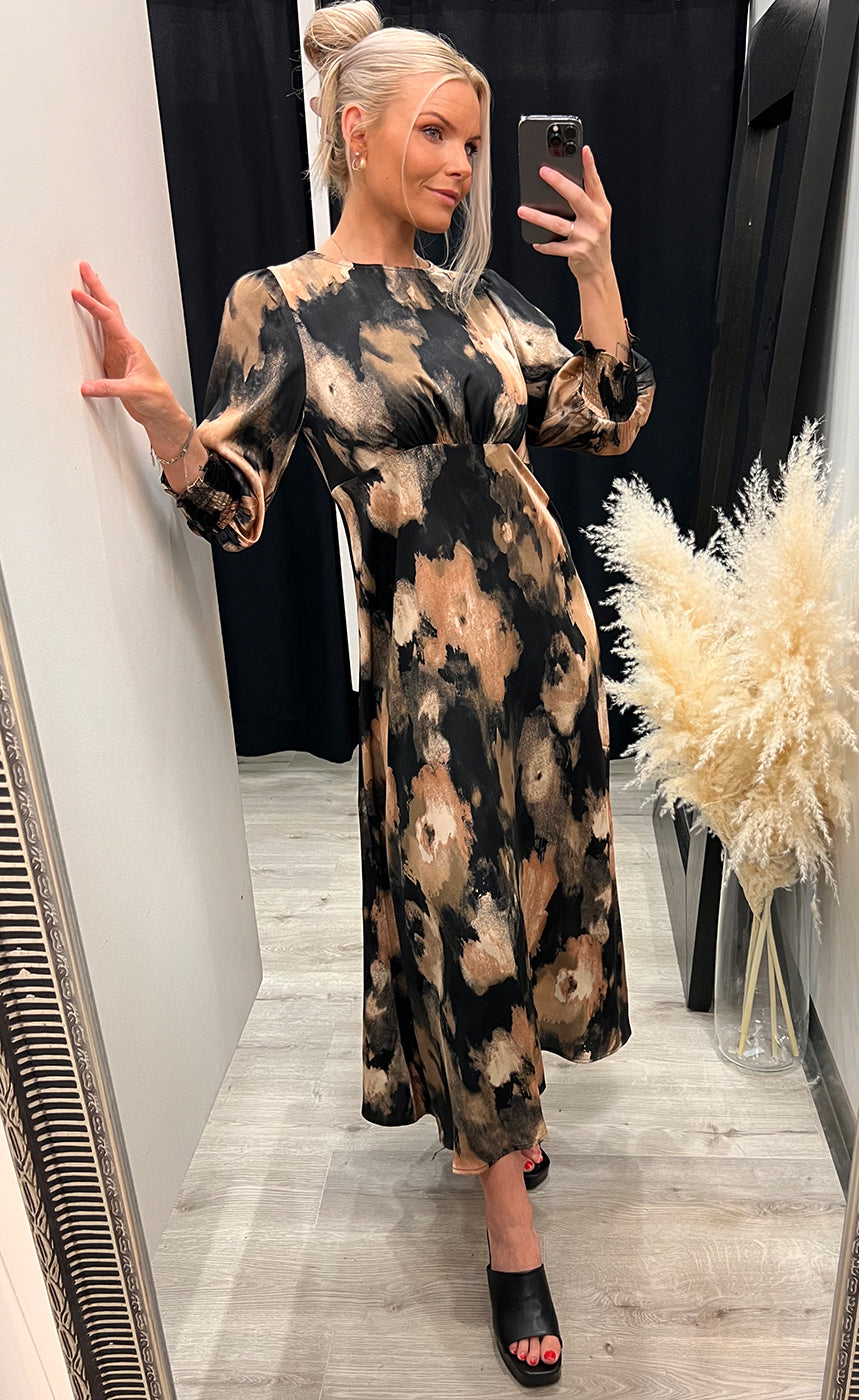 LOVE914-18 - black graphic