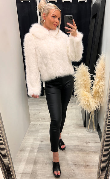 Cherry loðjakki - white