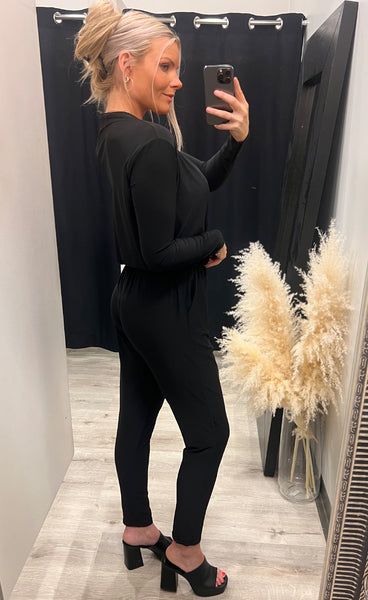 Beata samfestingur - black