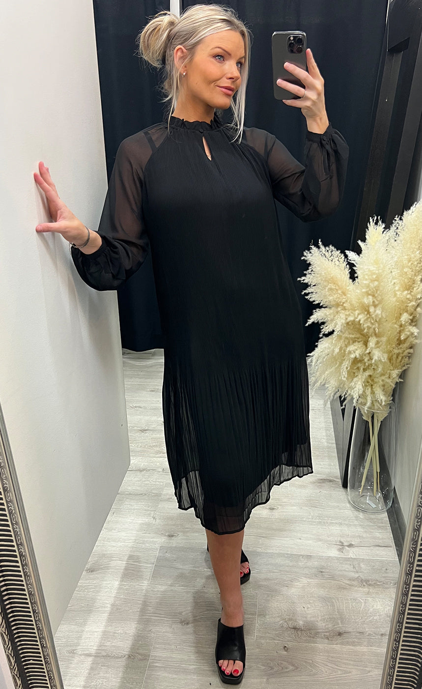 Pleats dress - black