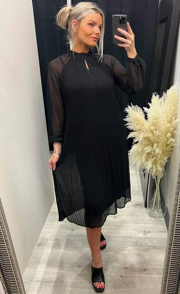 Pleats dress - black