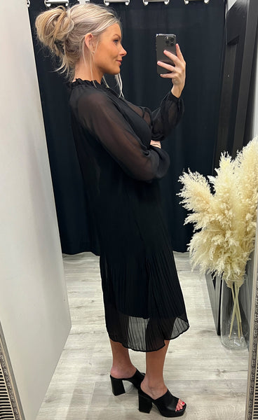 Pleats dress - black