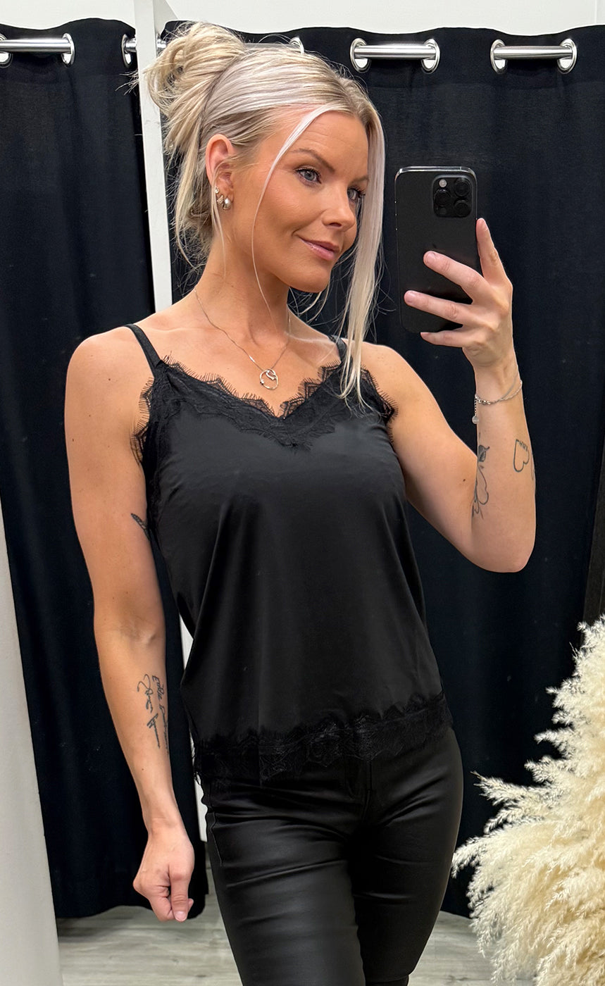 Bicco lace top - black