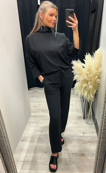 Karen blouse - black pinstripe