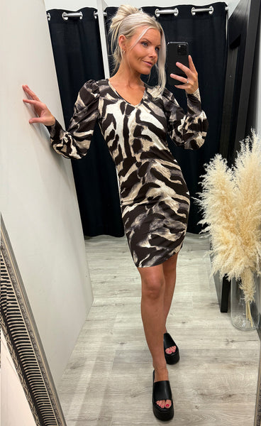 Vya v-dress - chocolate comb