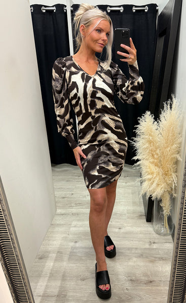 Vya v-dress - chocolate comb