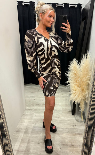 Vya v-dress - chocolate comb