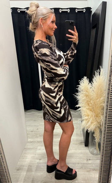 Vya v-dress - chocolate comb