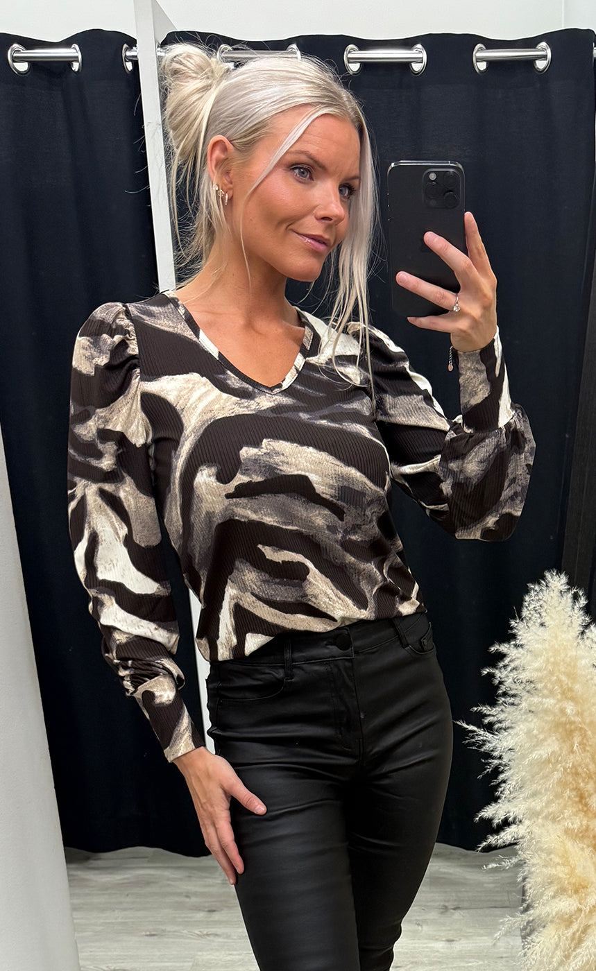 Vya v-neck - chocolate comb