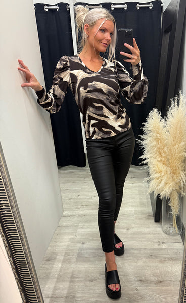 Vya v-neck - chocolate comb