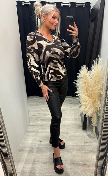 Vya v-neck - chocolate comb