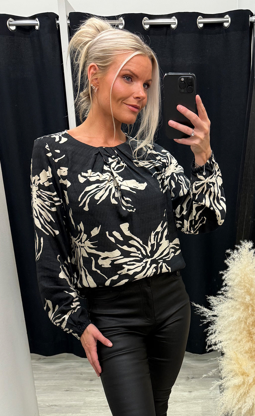 Ariana blouse 12 - flower black