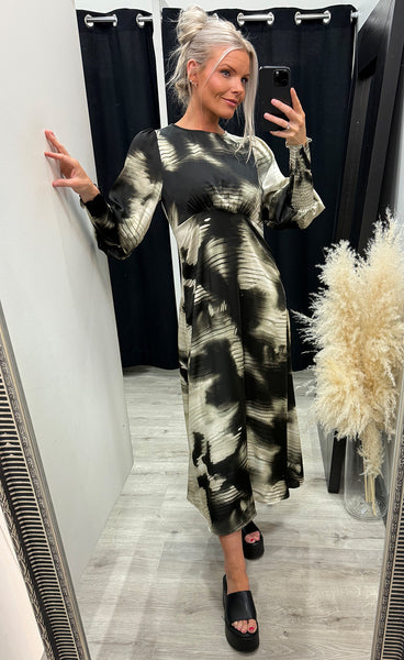 LOVE737-23 - graphic