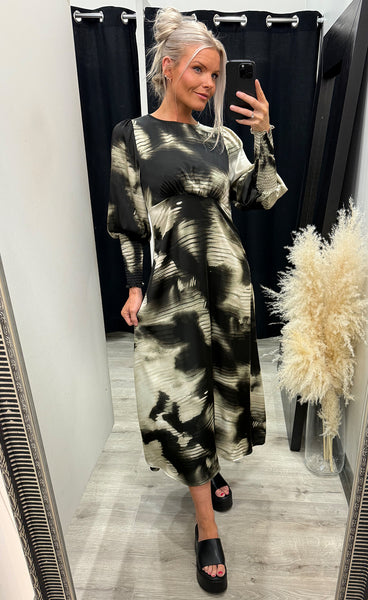 LOVE737-23 - graphic