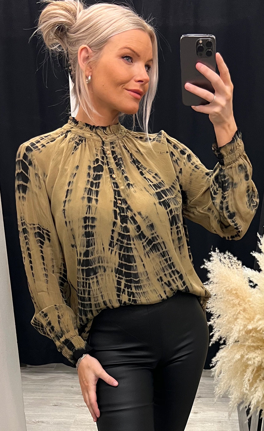 Agnes blouse - green tie dye