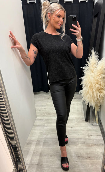 Rebel tee - black