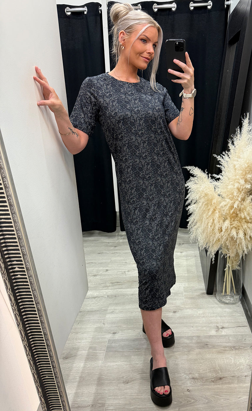 Alma t-shirt dress - black lace