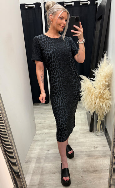 Alma t-shirt dress - dark grey leo