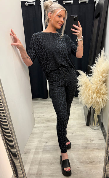 Alma t-shirt - dark grey leo