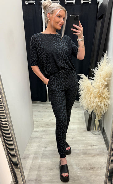 Alma t-shirt - dark grey leo