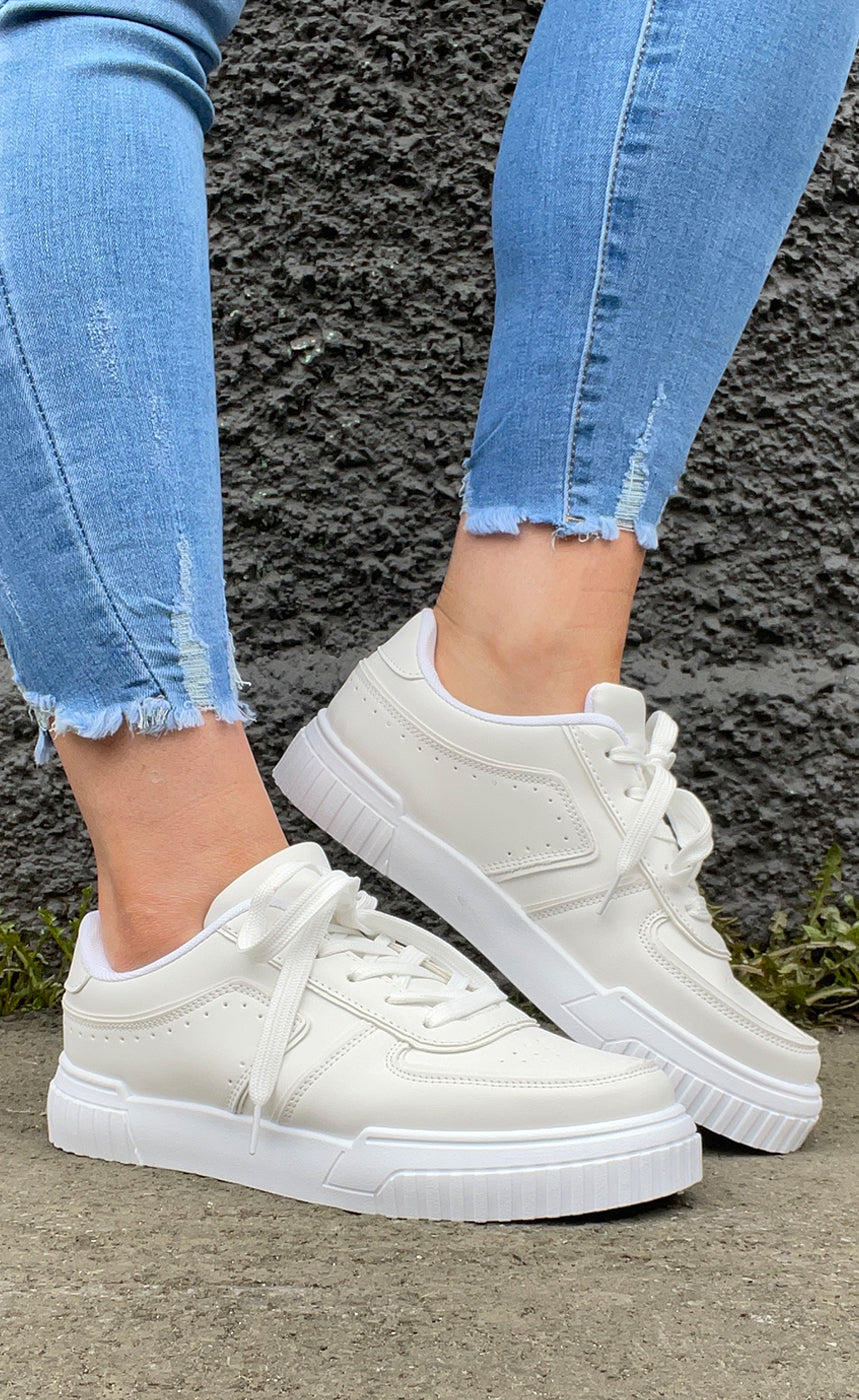 Strigaskór 6390 - white